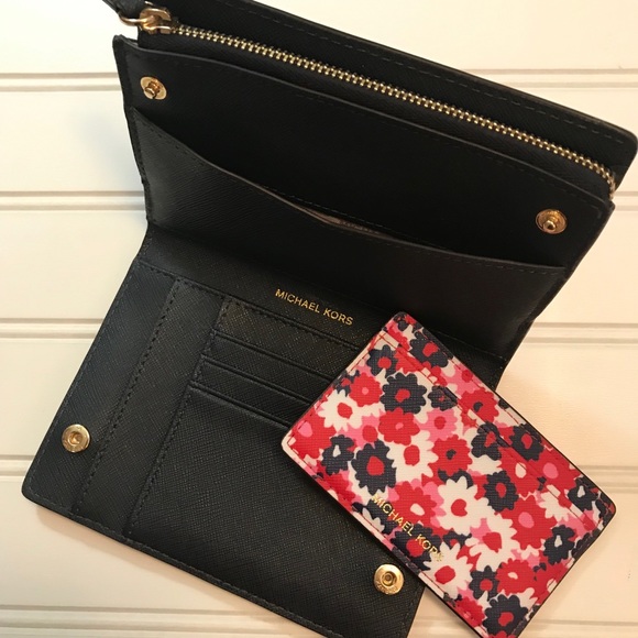 Michael Kors Jet Set Medium Carnation Wallet - Picture 2 of 5